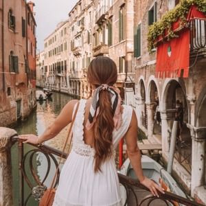 Meet your Posher, Claudia